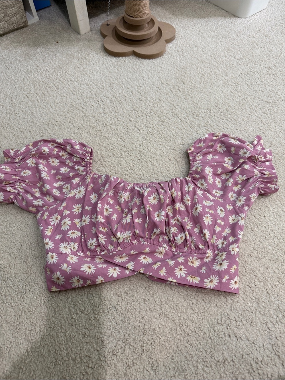 Daisy-Print Puff Sleeve Crop Top in Mauve Pink